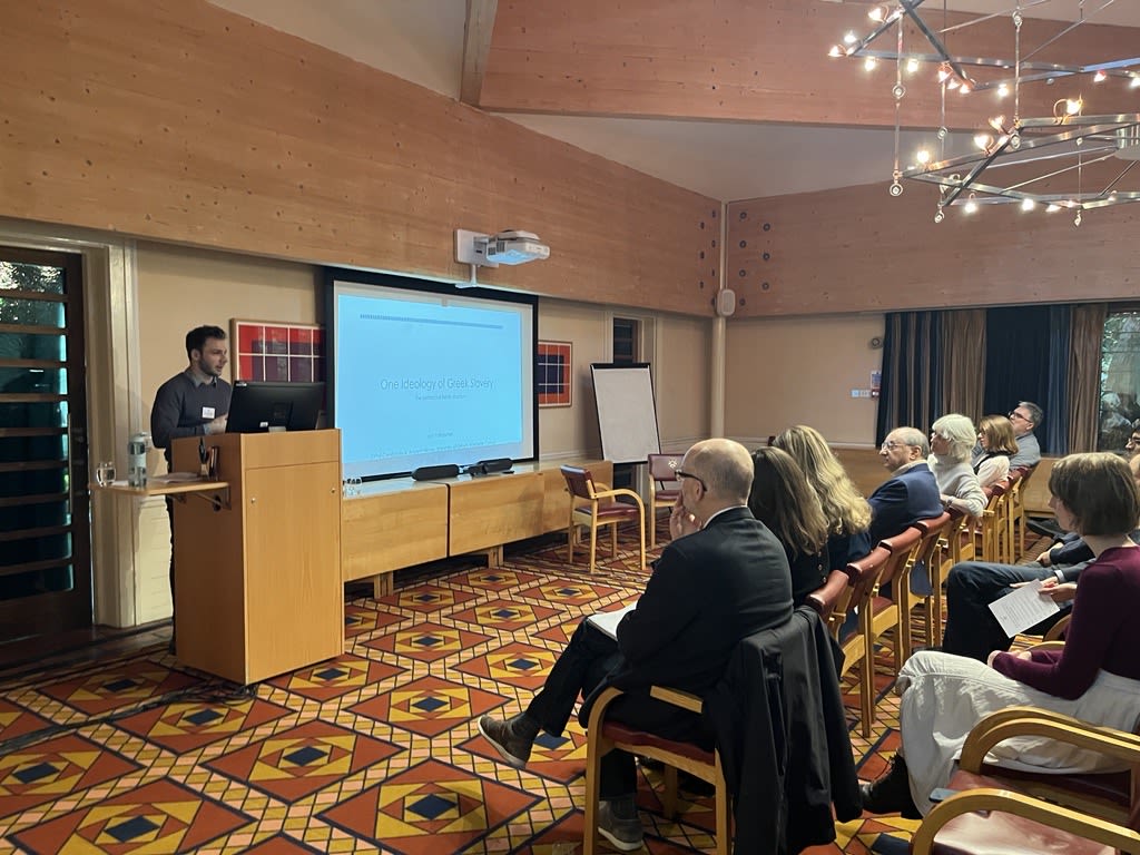 Speaker address busy room of seated listeners